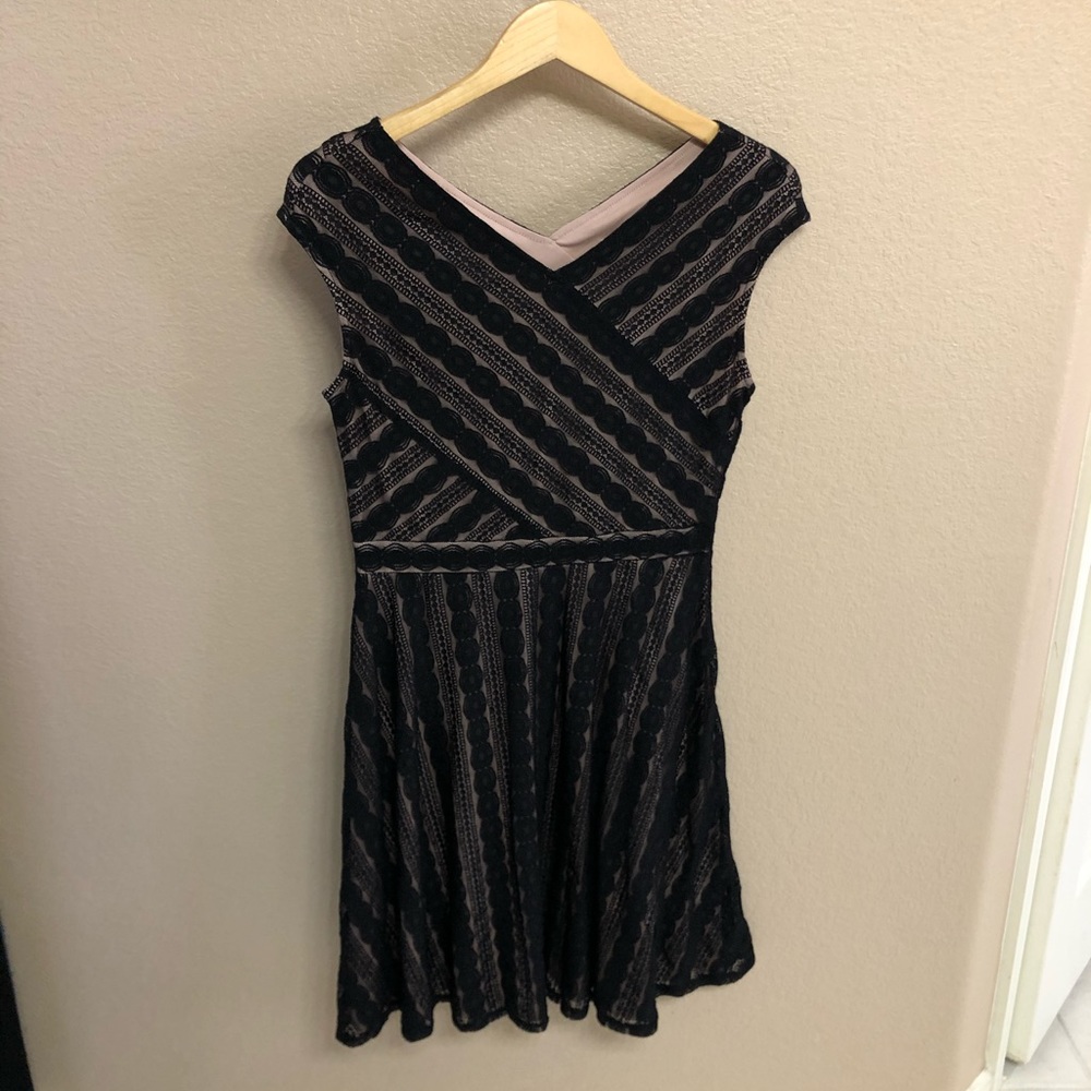 Signature Harper Lace Dress Black